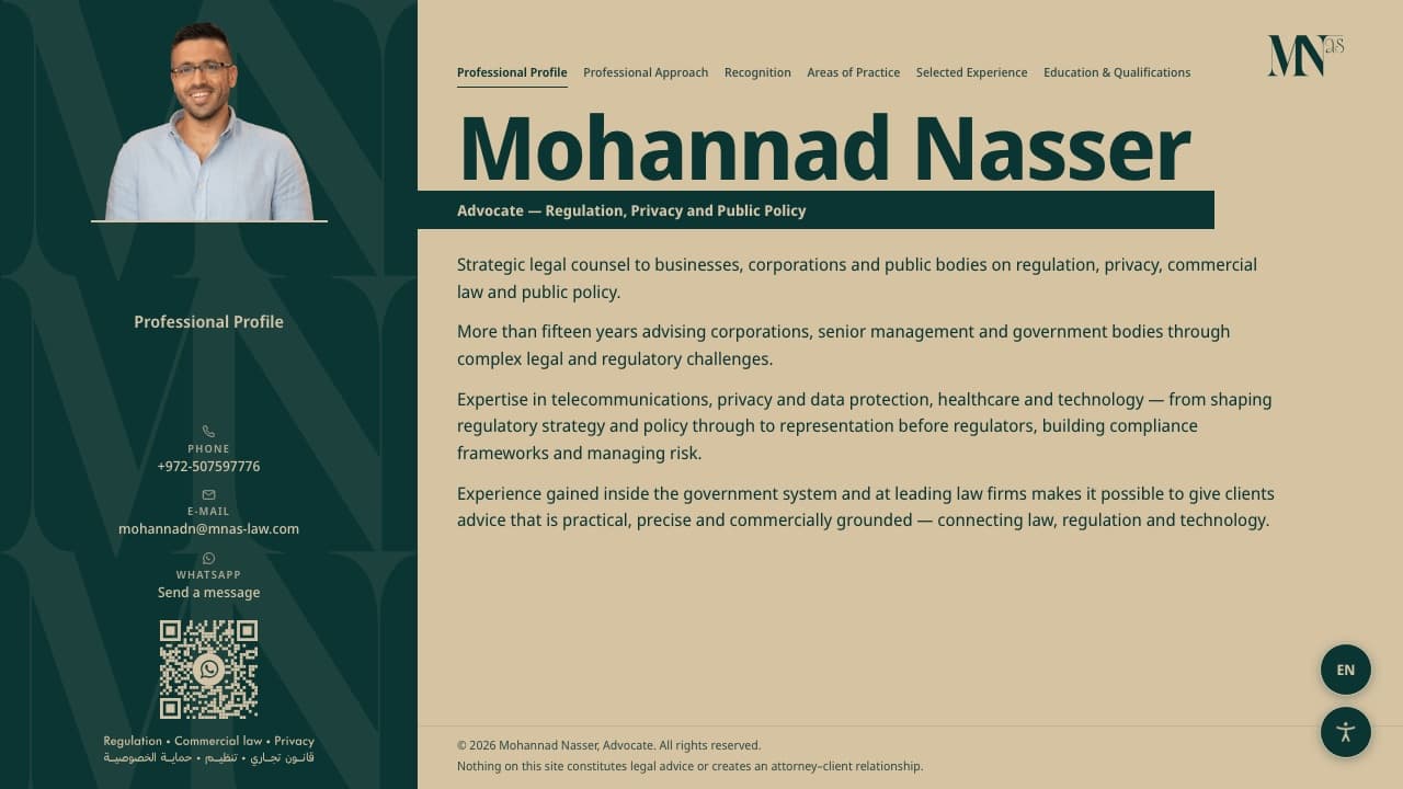 A bilingual profile site for an advocate in regulation, privacy and public policy — his practice, experience and credentials on one elegant page.
